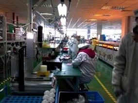 LED球泡燈組裝現(xiàn)場(chǎng)